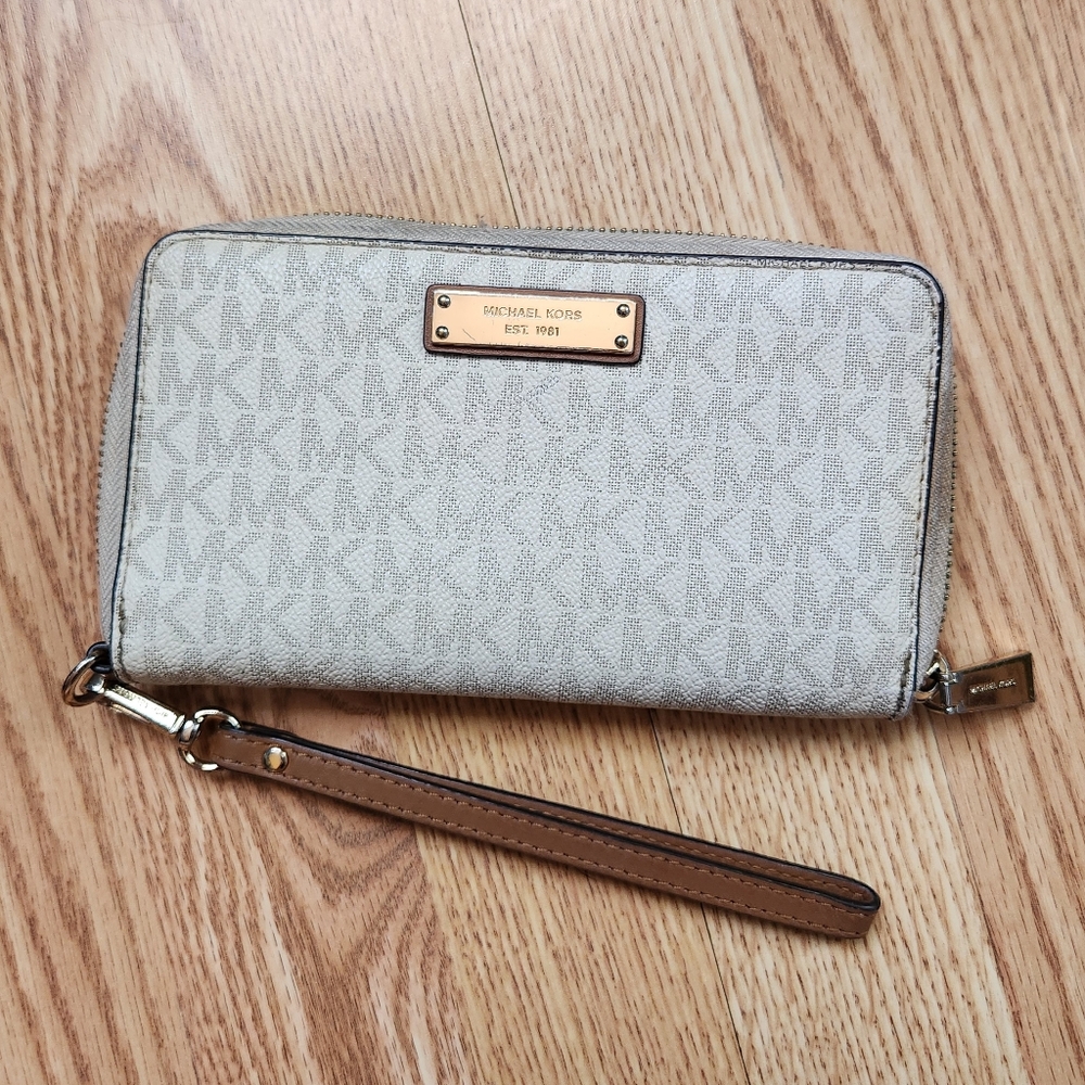 Michael Kors Wristlet